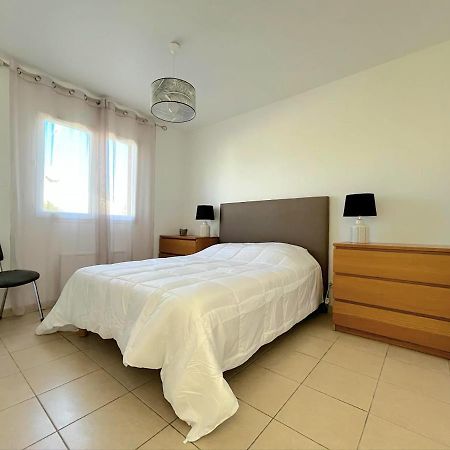 Logement Thermale Et De Tourisme Les Acacias 2 Жонзак Екстериор снимка