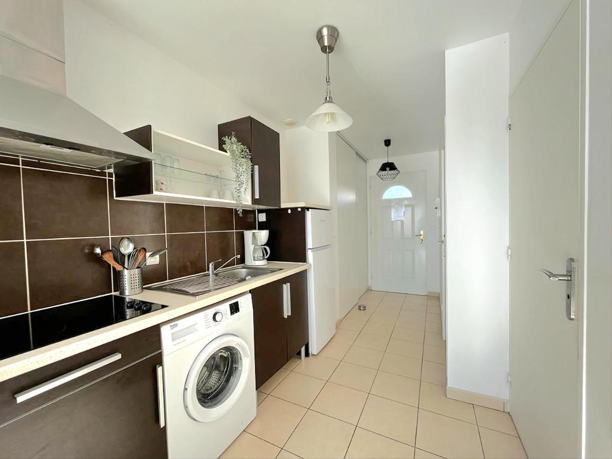 Logement Thermale Et De Tourisme Les Acacias 2 Жонзак Екстериор снимка