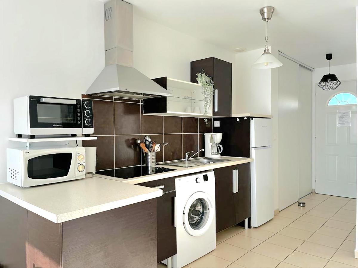 Logement Thermale Et De Tourisme Les Acacias 2 Жонзак Екстериор снимка