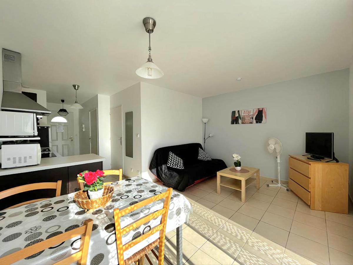 Logement Thermale Et De Tourisme Les Acacias 2 Жонзак Екстериор снимка