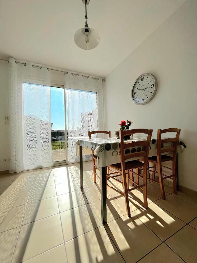 Logement Thermale Et De Tourisme Les Acacias 2 Жонзак Екстериор снимка